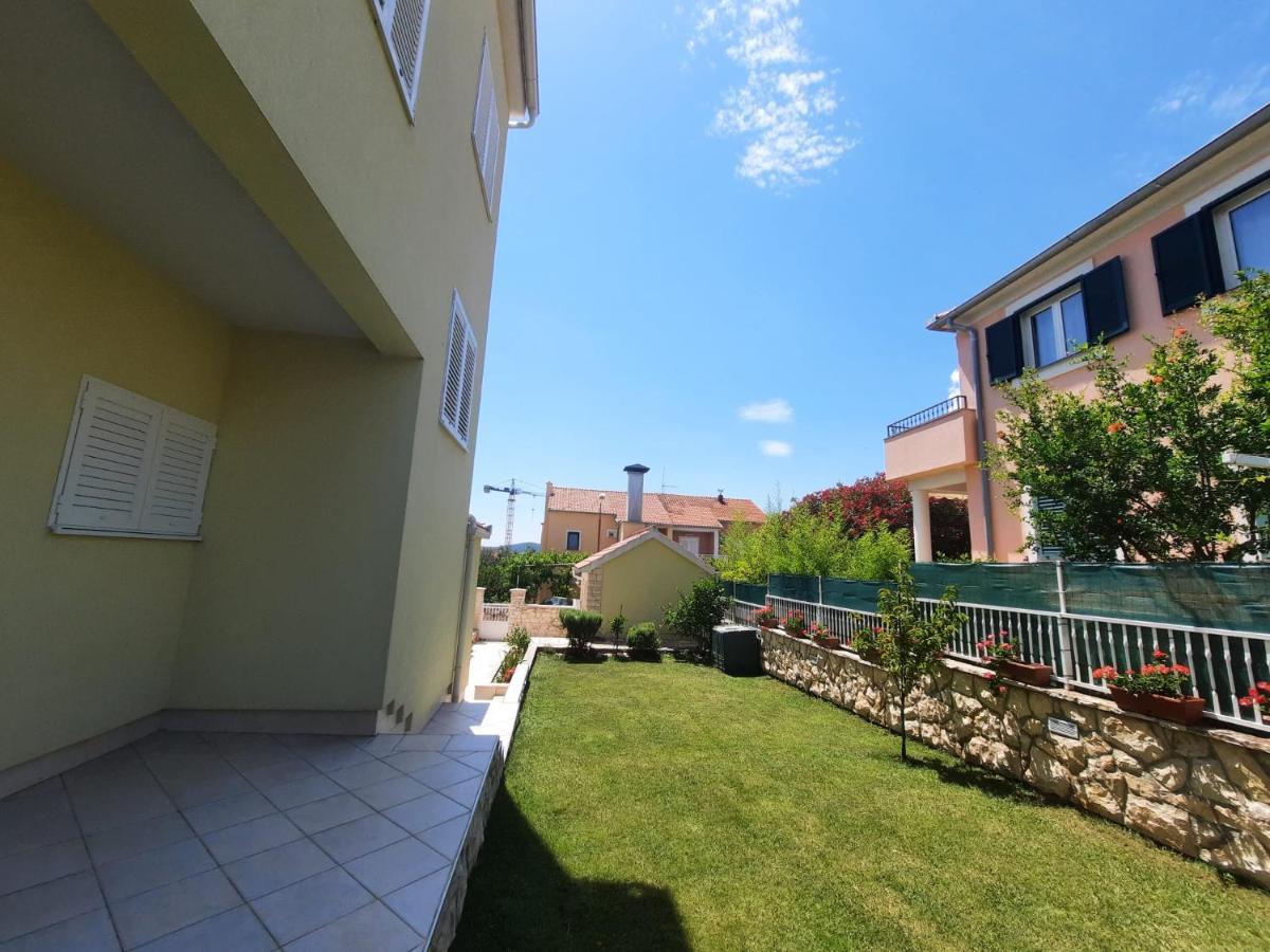 Anita * Brodarica (Sibenik-Knin)